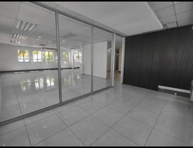 142M² OFFICE TO LET IN BRYANSTON